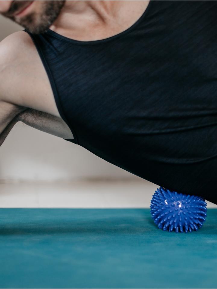 YogaMatters Yoga Props Yogamatters Spiky Massage Ball Blue Large (9cm)